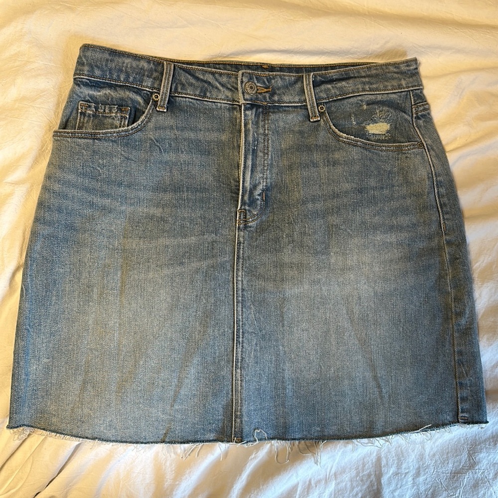 Never worn, old navy denim skirt